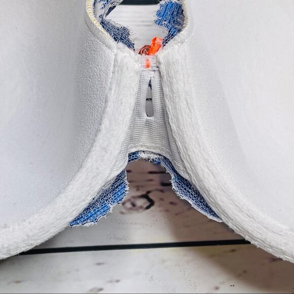 Victoria's Secret body by Victoria perfect coverage blue white lace - Picture 14 of 15